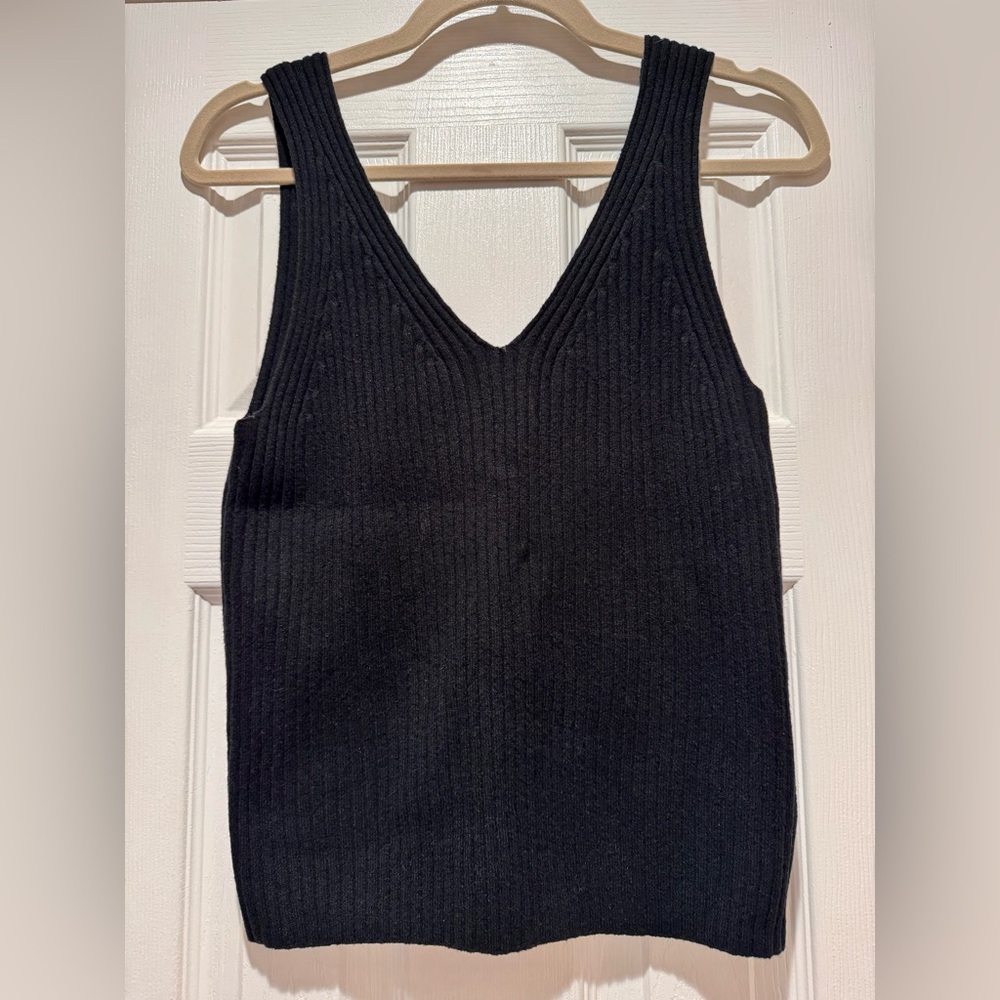 GAP Black Ribbed V-Neck Tank Top